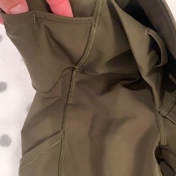 Lululemon Awesome green Capri Leggings - Picture 11 of 11